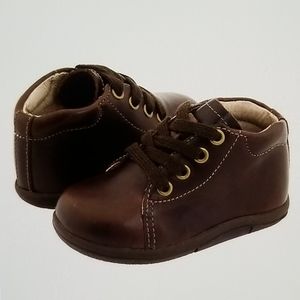Stride Rite SRtech Elliot shoe Brown,size 5M